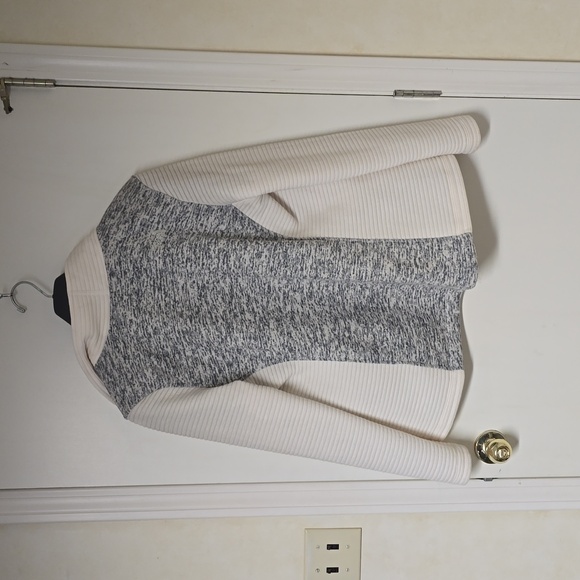 Women's XL North face Jacket. - Picture 2 of 3